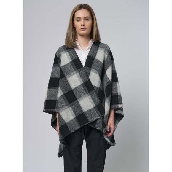 NWT Xirena Wynter Poncho Black Ash Size XS/S Plaid with Stitch Detail Hemming - Picture 1 of 7